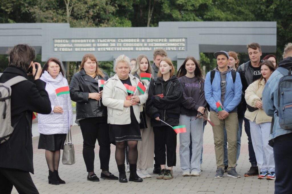 ОАО "Белхудожкерамика" на Молодёжном форуме ПТО «Белхудожпромыслы» Управлением делами Президета