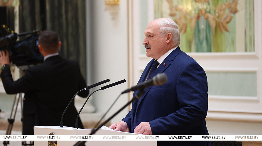 Александр Григорьевич Лукашенко вручил госнаграды сотрудникам организаций системы Управления делами Президента