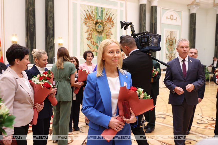 Александр Григорьевич Лукашенко вручил госнаграды сотрудникам организаций системы Управления делами Президента