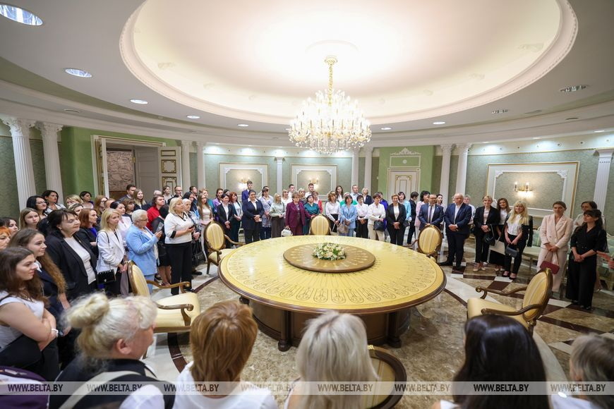 Работники организаций Управления делами Президента побывали на экскурсии во Дворце Независимости