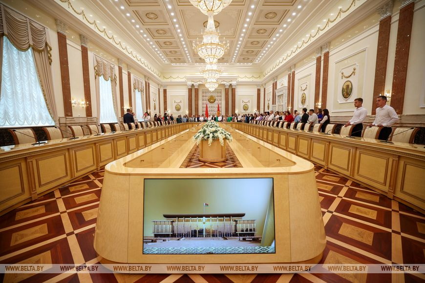 Работники организаций Управления делами Президента побывали на экскурсии во Дворце Независимости