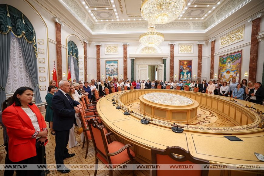 Работники организаций Управления делами Президента побывали на экскурсии во Дворце Независимости