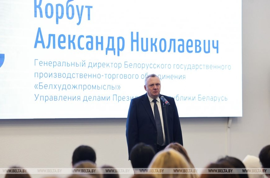 Код в каждом стежке. Почему национальный костюм никогда не выйдет из моды, ответил глава "Белхудожпромыслов"
