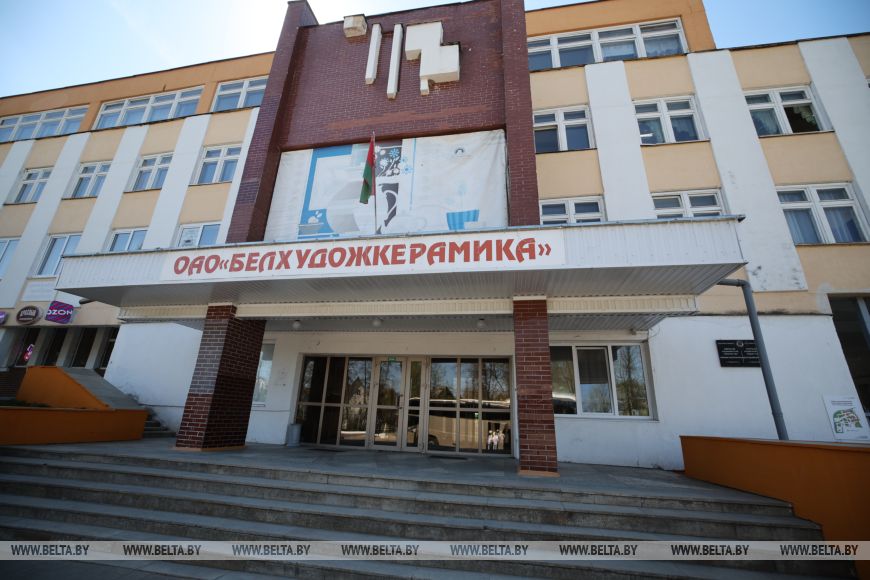Посуда, которая в тренде. Почему в изделиях "Белхудожкерамики" много ручного труда и заменят ли мастеров машины?